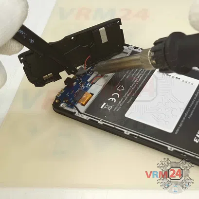 How to disassemble LEAGOO M13, Step 8/3