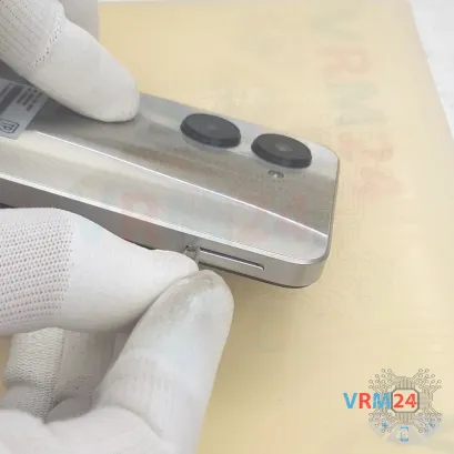 How to disassemble Realme C33, Step 2/3
