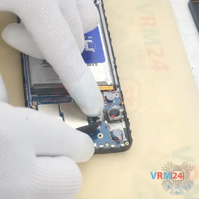 How to disassemble Samsung Galaxy A16 SM-A166, Step 17/3