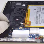 Como desmontar Huawei MediaPad T5, Passo 6/2