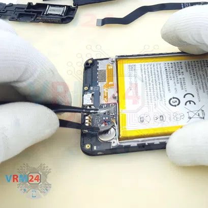 How to disassemble ZTE Blade A7s, Step 11/2