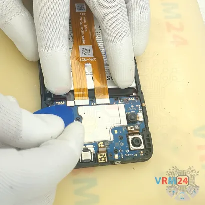 How to disassemble Samsung Galaxy A06 SM-A065, Step 7/2