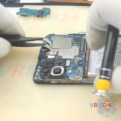 How to disassemble Samsung Galaxy A22 SM-A225, Step 12/3