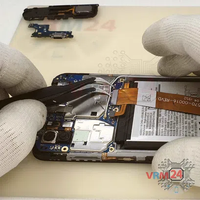 How to disassemble Samsung Galaxy M01 SM-M015, Step 12/3