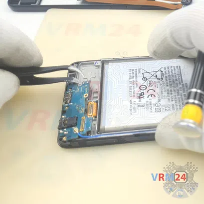 How to disassemble Samsung Galaxy A22 SM-A225, Step 11/3