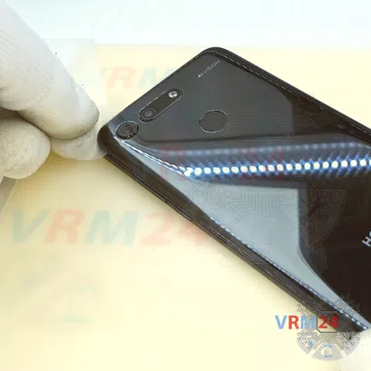 How to disassemble Huawei Honor View 20, Step 3/4