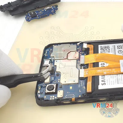 Como desmontar Samsung Galaxy A03 Core SM-A032 por si mesmo, Passo 12/3