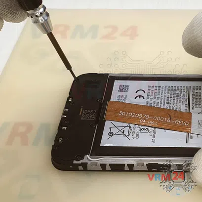 Cómo desmontar Samsung Galaxy M01 SM-M015, Paso 7/3