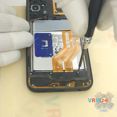 How to disassemble Samsung Galaxy A24 SM-A245, Step 4/5