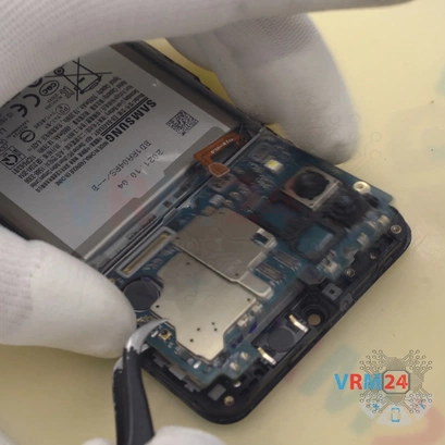 How to disassemble Samsung Galaxy M32 SM-M325, Step 12/3
