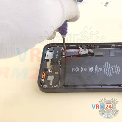 How to disassemble Apple iPhone 12, Step 17/3