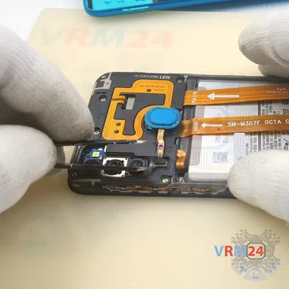 How to disassemble Samsung Galaxy M21 SM-M215, Step 4/3