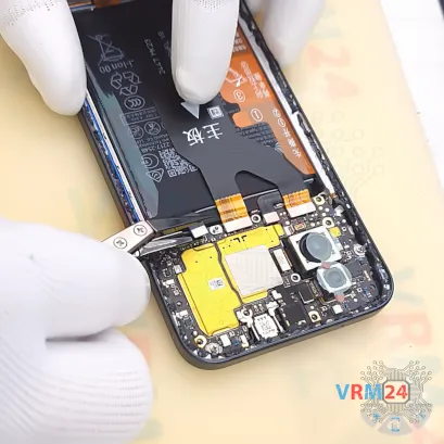 Cómo desmontar Huawei Nova 13, Paso 8/3