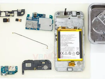 How to disassemble ZTE Blade Z10