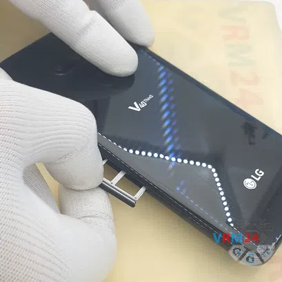 How to disassemble LG V40 ThinQ V405, Step 2/4