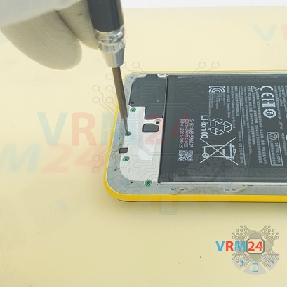 How to disassemble Xiaomi POCO M3 Pro, Step 4/5