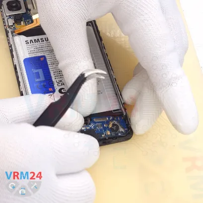 How to disassemble Samsung Galaxy M55 SM-M556, Step 12/3