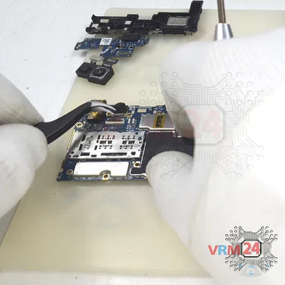 How to disassemble Sony Xperia L3, Step 15/3