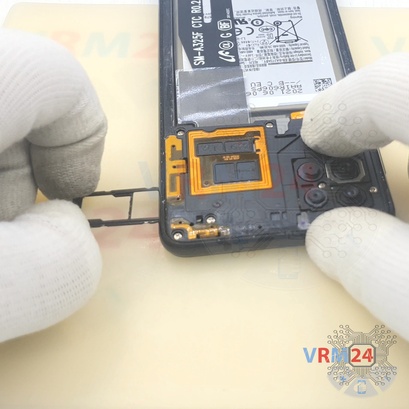 How to disassemble Samsung Galaxy A22 SM-A225, Step 2/4