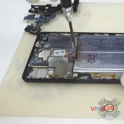 How to disassemble Sony Xperia L3, Step 12/4