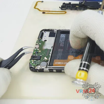 How to disassemble Huawei P Smart (2019), Step 12/3