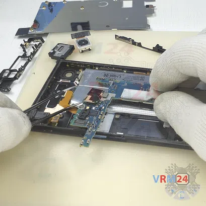 How to disassemble Sony Xperia XZ1, Step 17/4