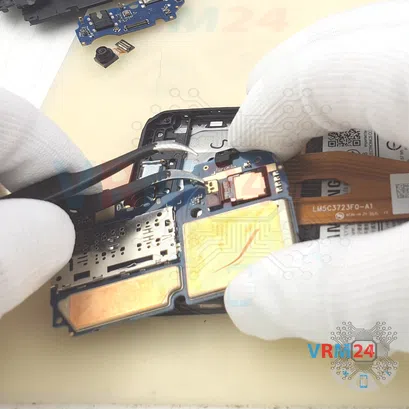 How to disassemble Samsung Galaxy A03 Core SM-A032, Step 14/3