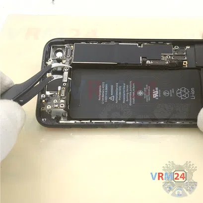 Como desmontar Apple iPhone SE (2nd generation) por si mesmo, Passo 17/3