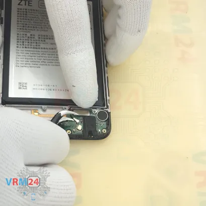 Как разобрать ZTE Blade V50 Design, Шаг 15/2