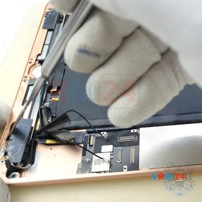 Cómo desmontar Apple iPad 9.7'' (6th generation), Paso 11/4
