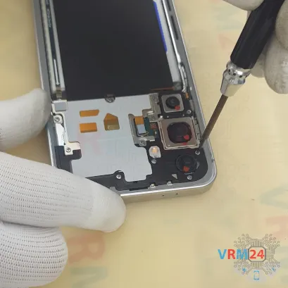 Как разобрать Samsung Galaxy S24 FE SM-S721, Шаг 14/3