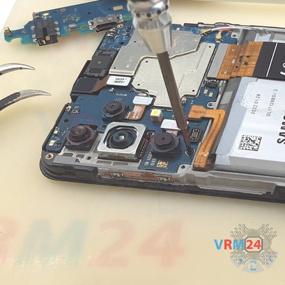 Cómo desmontar Samsung Galaxy A23 SM-A235, Paso 13/3