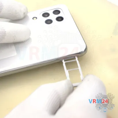 How to disassemble Samsung Galaxy M32 SM-M325, Step 2/4