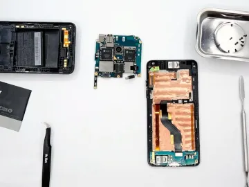 How to disassemble HTC Desire 700