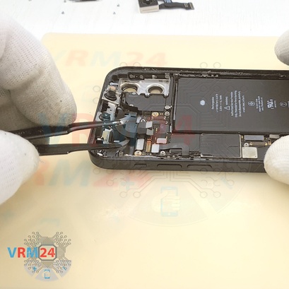How to disassemble Apple iPhone 12, Step 10/3