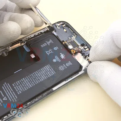 How to disassemble Apple iPhone 11 Pro, Step 20/4