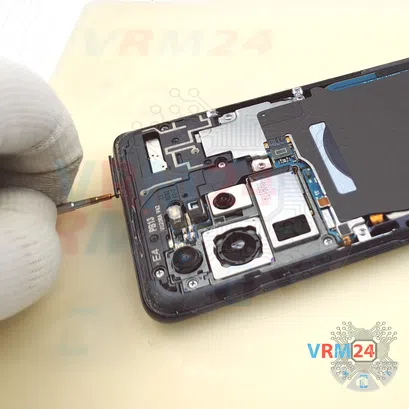 How to disassemble Samsung Galaxy S20 Ultra SM-G988, Step 2/4