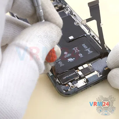 How to disassemble Apple iPhone 11 Pro, Step 17/4