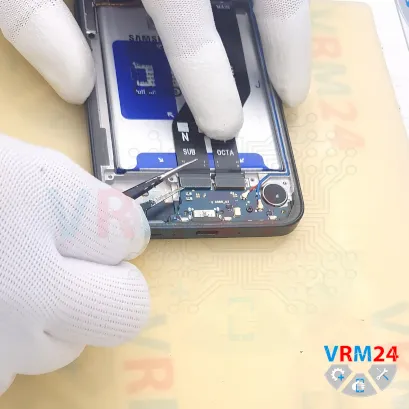 How to disassemble Samsung Galaxy A26 SM-A268, Step 9/3