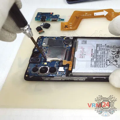Cómo desmontar Samsung Galaxy A71 SM-A715, Paso 10/3