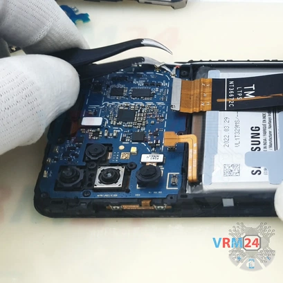 Cómo desmontar Samsung Galaxy A13 SM-A135, Paso 15/3