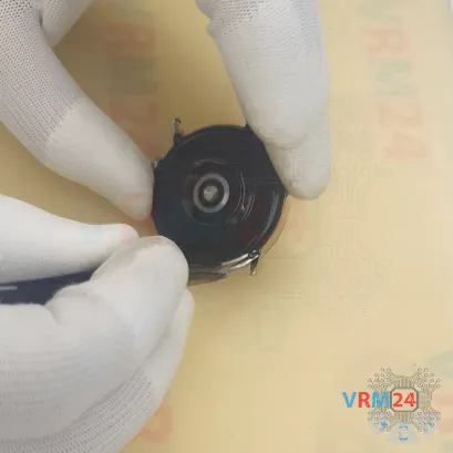 How to disassemble Huawei Watch GT3, Step 2/4