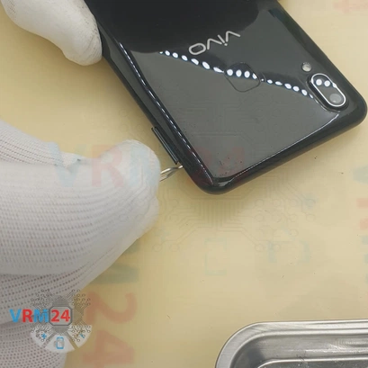 How to disassemble vivo Y93, Step 2/3