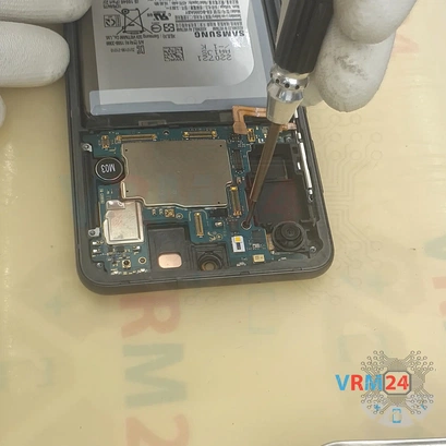 How to disassemble Samsung Galaxy S21 FE SM-G990, Step 15/3