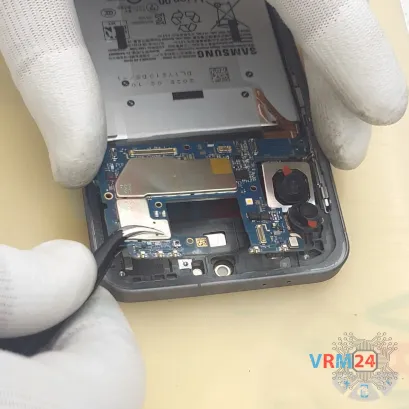 Как разобрать Samsung Galaxy A56 SM-A566, Шаг 16/3