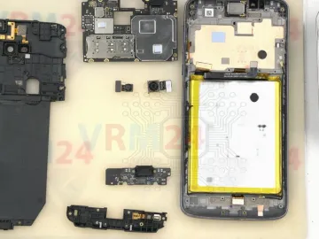 How to disassemble Motorola Moto E5 Plus XT1924