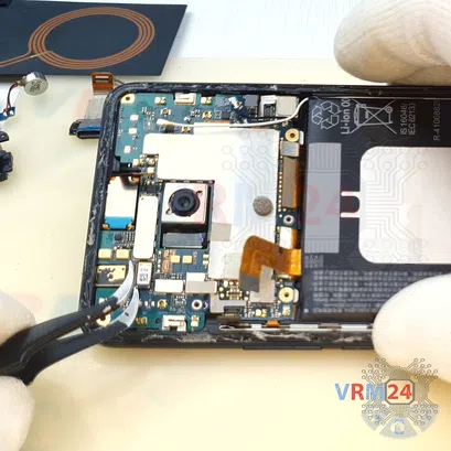 How to disassemble HTC U11 Plus, Step 14/3