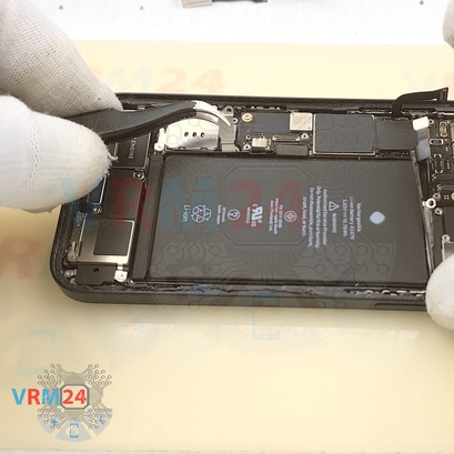 How to disassemble Apple iPhone 12, Step 11/4