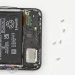 Как разобрать Huawei Nova 12i, Шаг 11/2