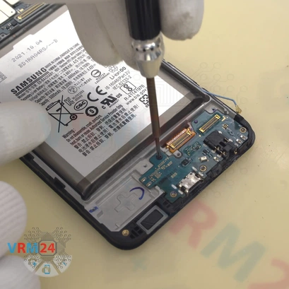 Cómo desmontar Samsung Galaxy M32 SM-M325, Paso 15/3